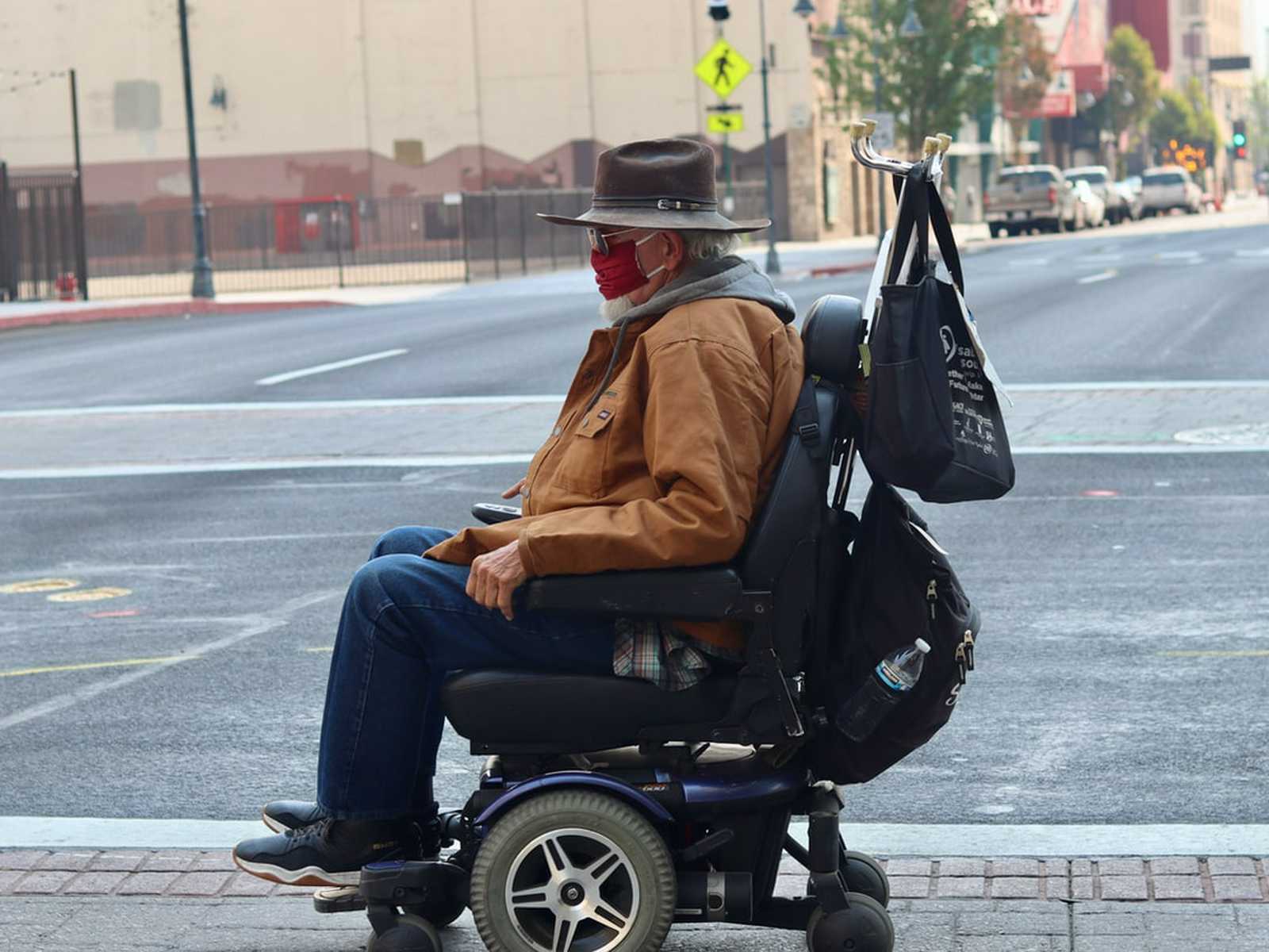 Potentes beneficios de elegir una silla de ruedas con motor