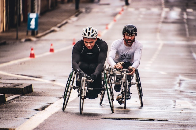 Características de las sillas de ruedas deportivas